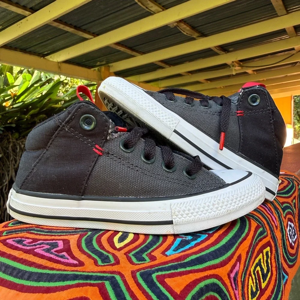 Converse Chuck Taylor All Star Axel Mid‎ Black Red Youth 11.5
